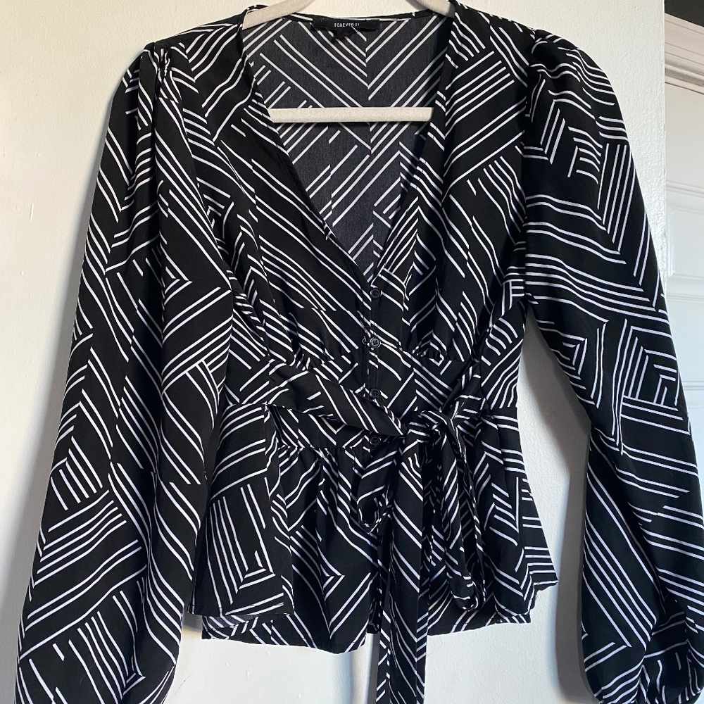 Black and White Blouse - Forever 21 - Medium